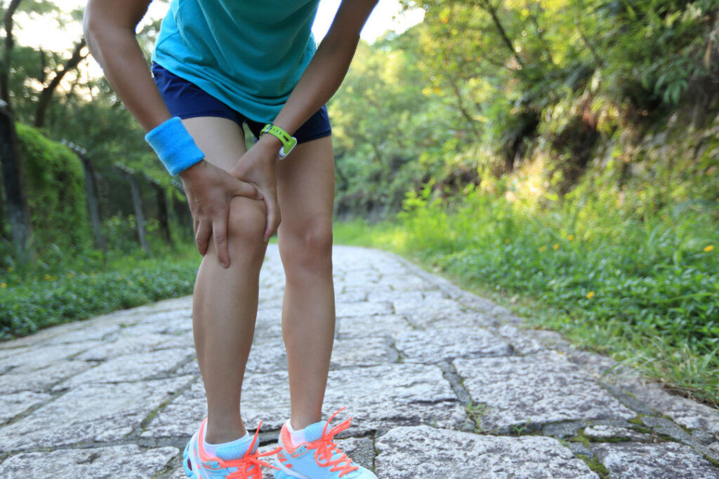 Marathon training in runners with knee pain
